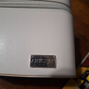 Artistry White Makeup Carrier, Small